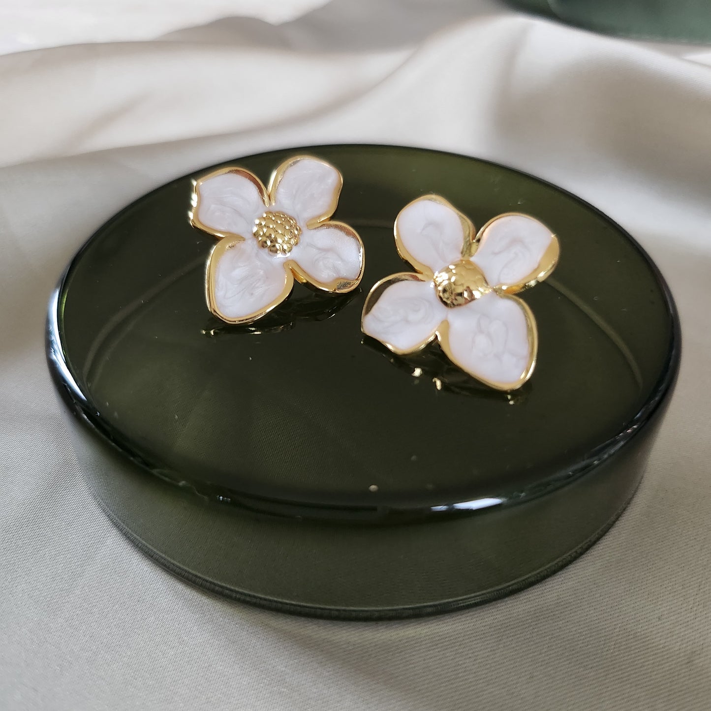 Floral Earring - White
