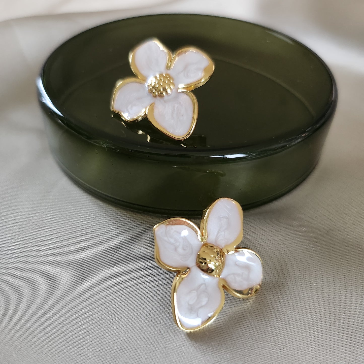 Floral Earring - White