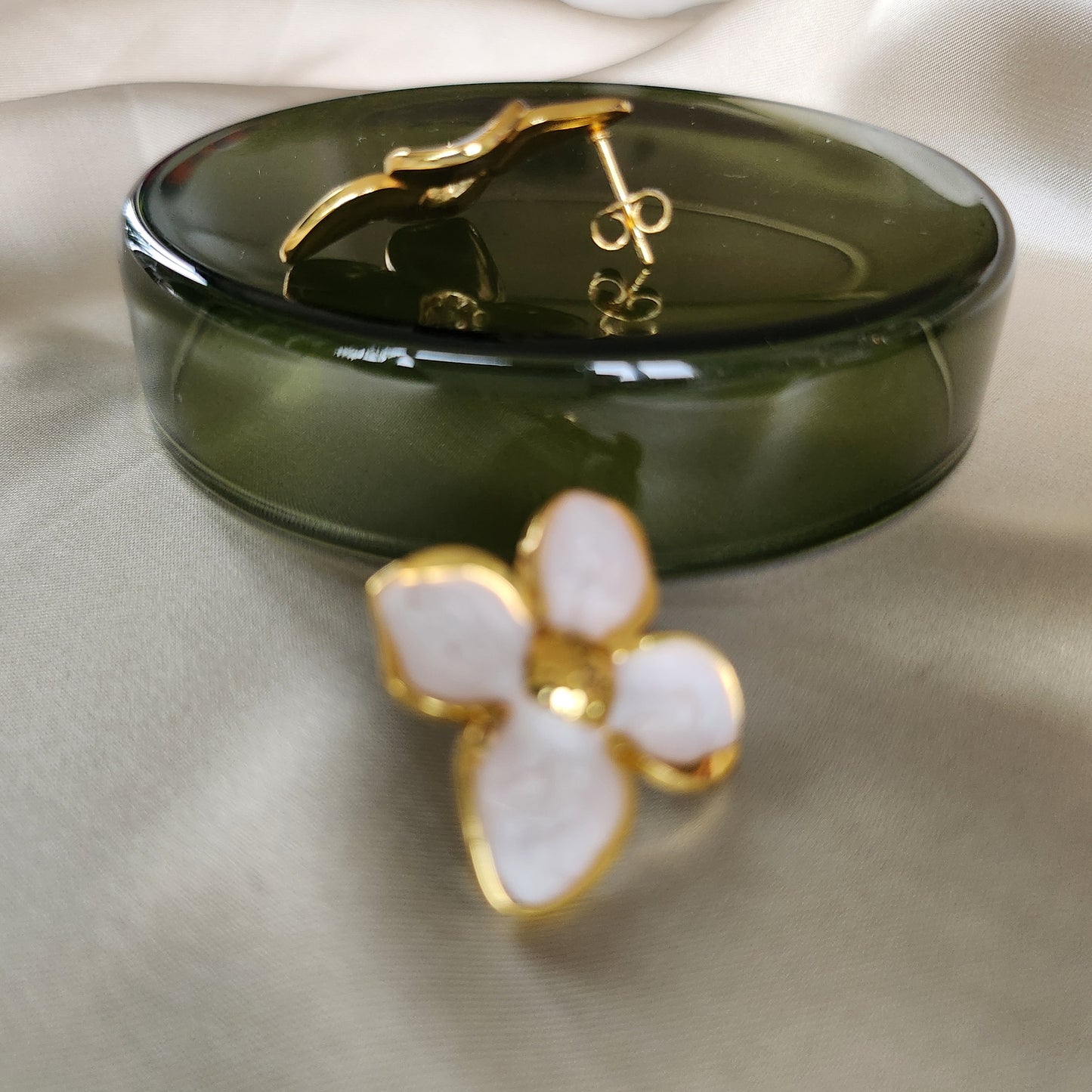 Floral Earring - White